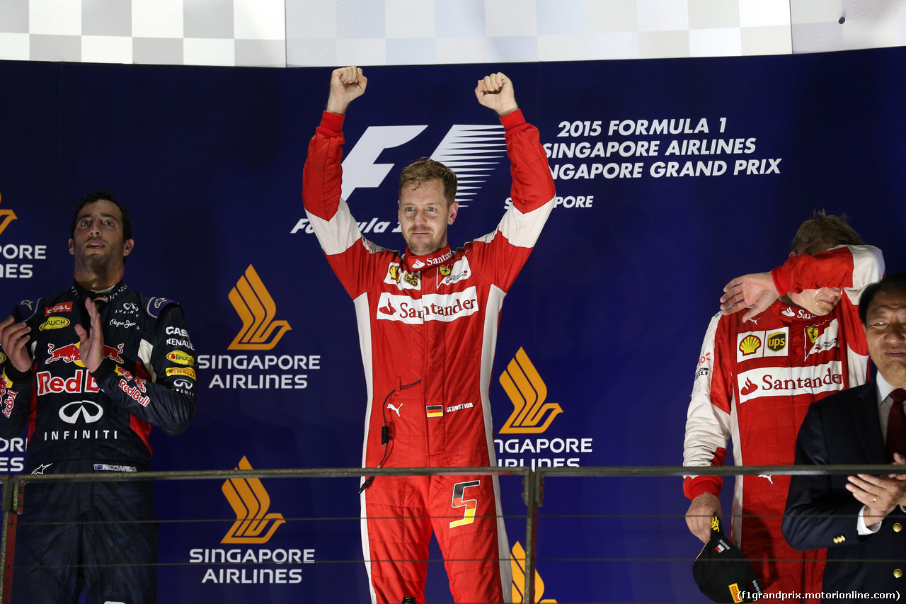 GP SINGAPORE, 20.09.2015 - Gara, Sebastian Vettel (GER) Ferrari SF15-T vincitore, secondo Daniel Ricciardo (AUS) Red Bull Racing RB11 e terzo Kimi Raikkonen (FIN) Ferrari SF15-T