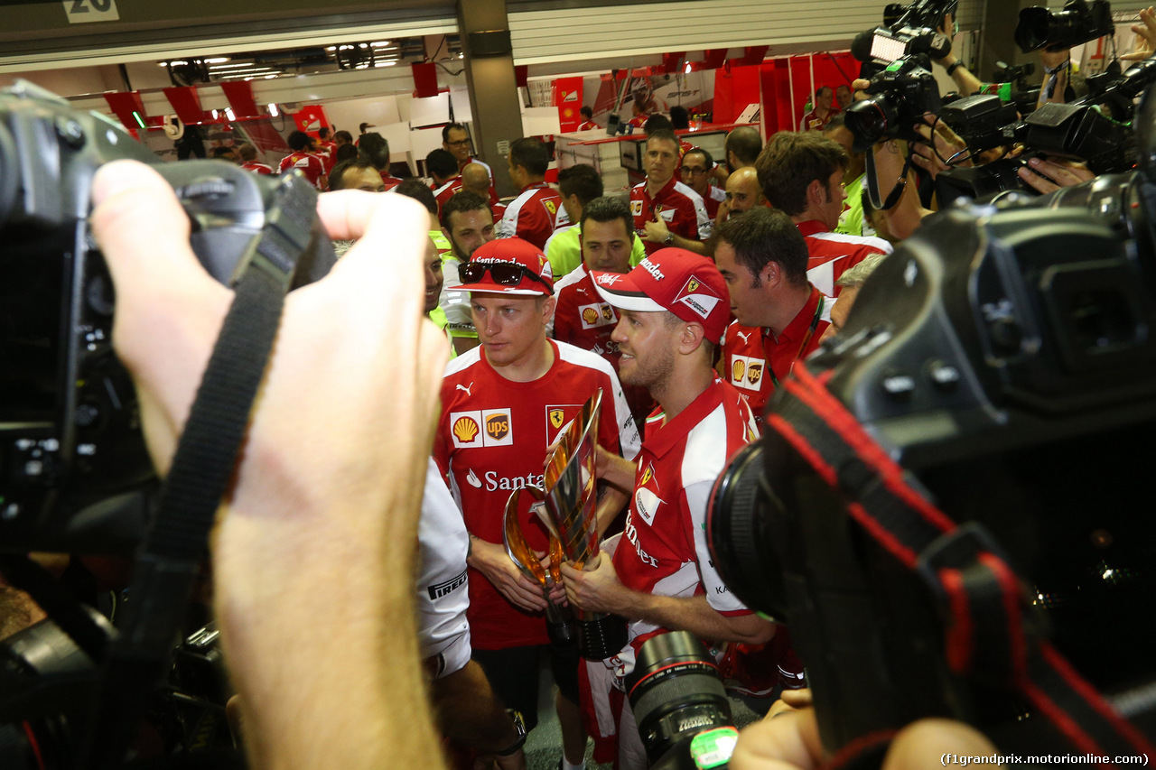 GP SINGAPORE, 20.09.2015 - Gara, Celebratrion, Sebastian Vettel (GER) Ferrari SF15-T vincitore e terzo Kimi Raikkonen (FIN) Ferrari SF15-T