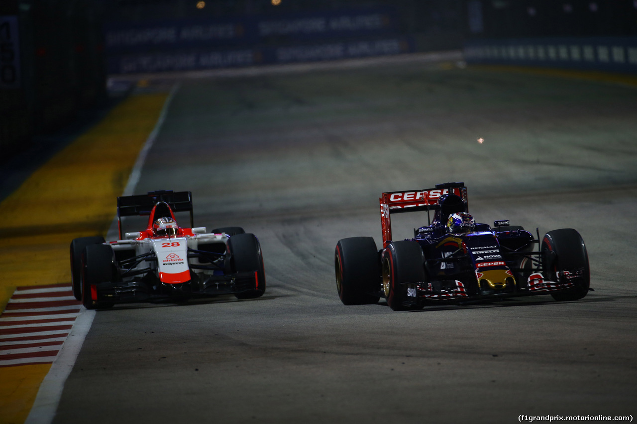 GP SINGAPORE, 20.09.2015 - Gara, William Stevens (GBR) Manor Marussia F1 Team e Max Verstappen (NED) Scuderia Toro Rosso STR10