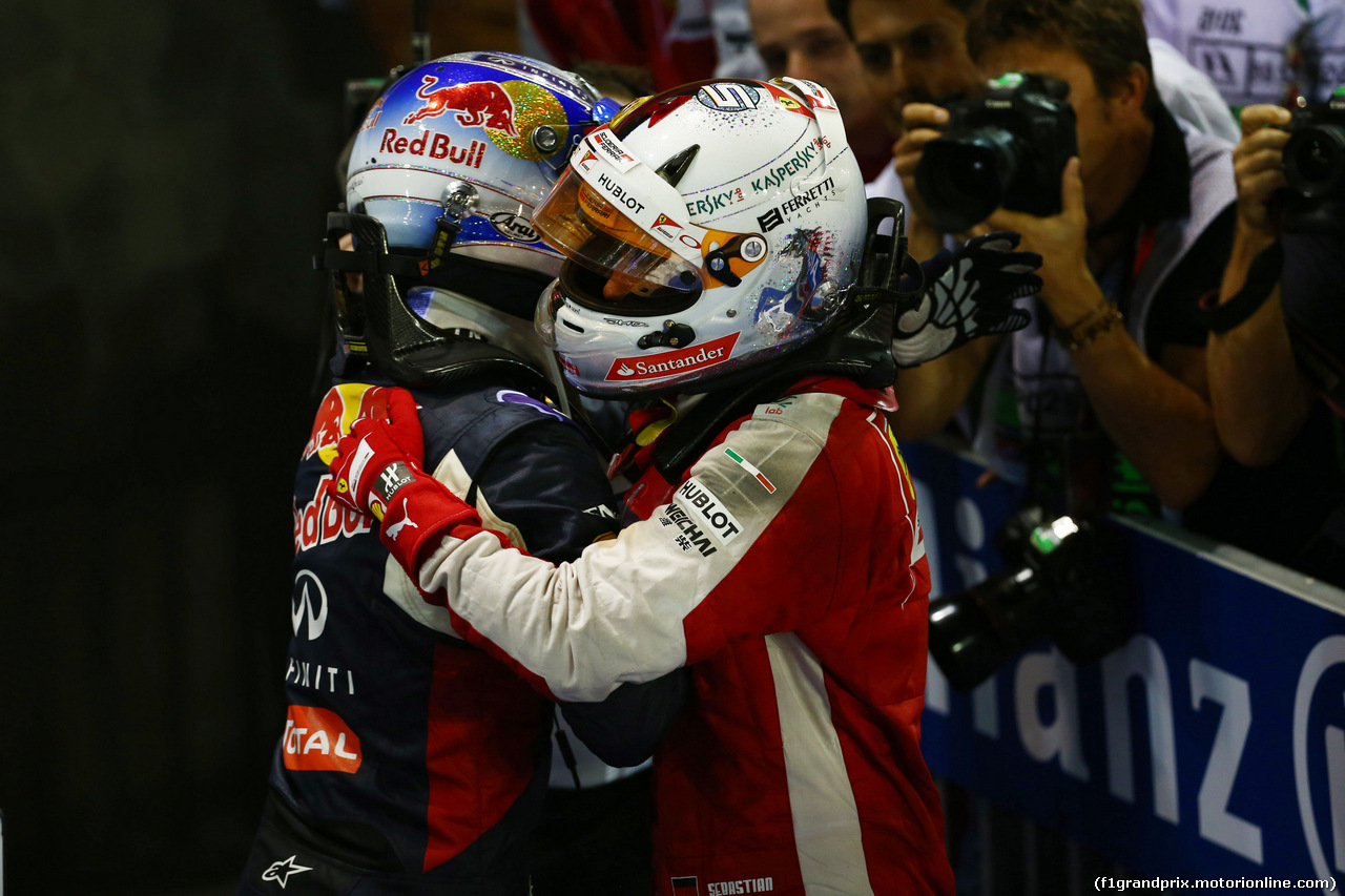 GP SINGAPORE, 20.09.2015 - Gara, Sebastian Vettel (GER) Ferrari SF15-T vincitore, secondo Daniel Ricciardo (AUS) Red Bull Racing RB11