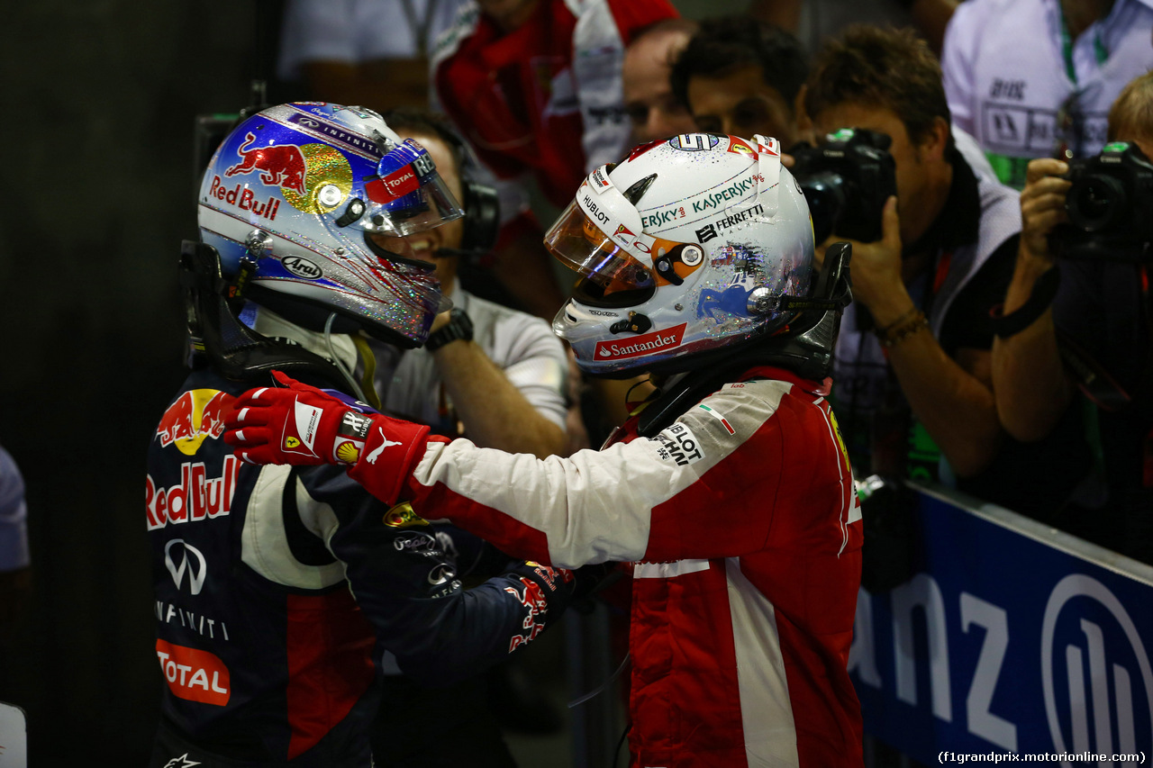 GP SINGAPORE, 20.09.2015 - Gara, Sebastian Vettel (GER) Ferrari SF15-T vincitore, secondo Daniel Ricciardo (AUS) Red Bull Racing RB11