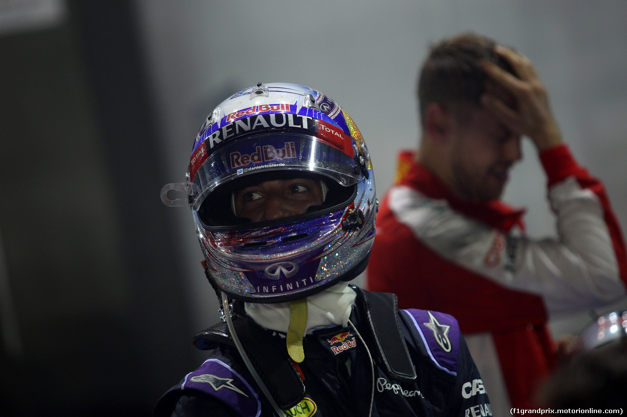 GP SINGAPORE, 20.09.2015 - Gara, secondo Daniel Ricciardo (AUS) Red Bull Racing RB11 e Sebastian Vettel (GER) Ferrari SF15-T vincitore