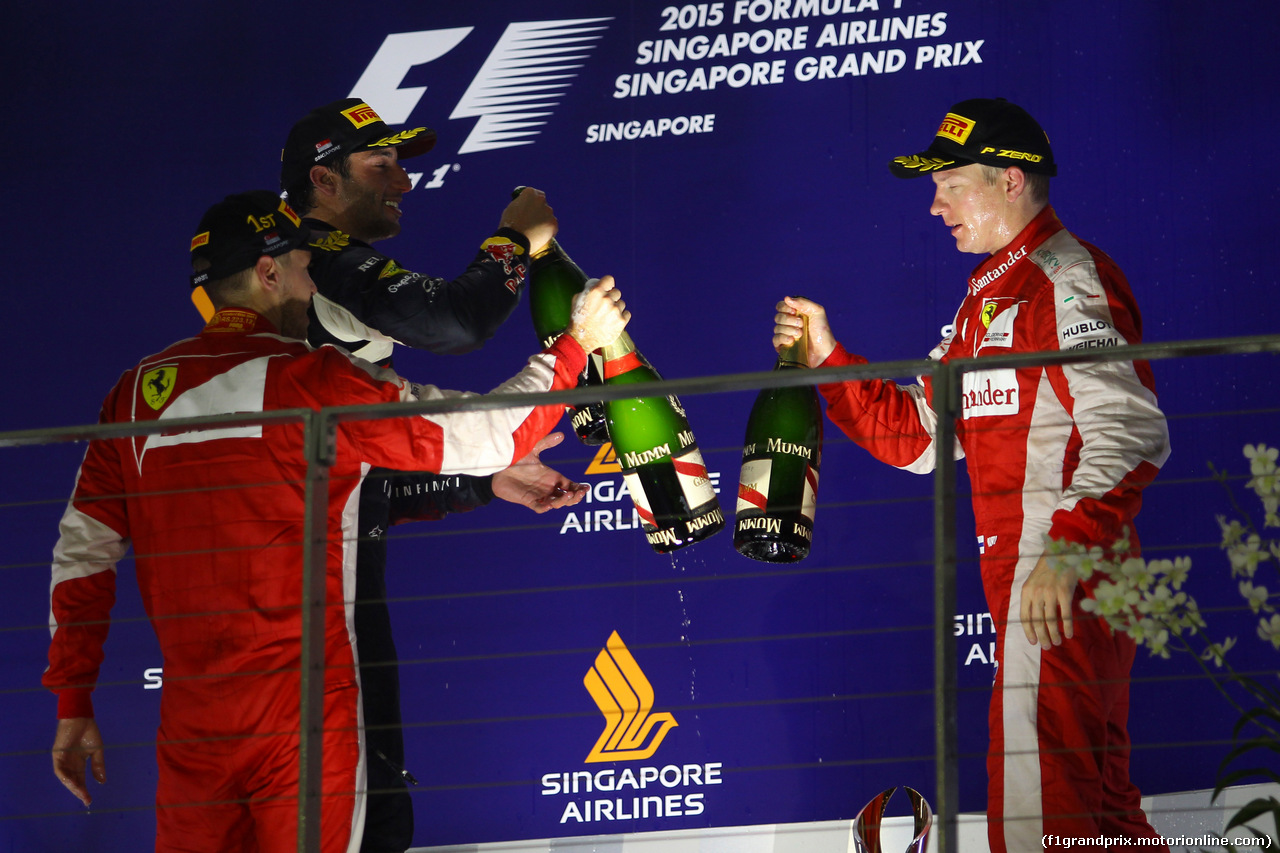 GP SINGAPORE, 20.09.2015 - Gara, 1st position Sebastian Vettel (GER) Ferrari SF15-T, secondo Daniel Ricciardo (AUS) Red Bull Racing RB11, terzo Kimi Raikkonen (FIN) Scuderia