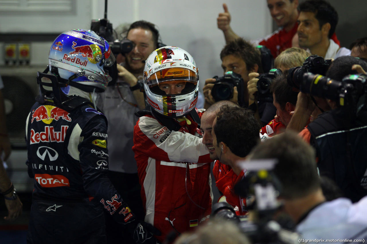 GP SINGAPORE, 20.09.2015 - Gara, secondo Daniel Ricciardo (AUS) Red Bull Racing RB11 e Sebastian Vettel (GER) Ferrari SF15-T vincitore