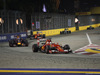 GP SINGAPORE, 20.09.2015 - Sebastian Vettel (GER) Ferrari SF15-T davanti a Daniel Ricciardo (AUS) Red Bull Racing RB11