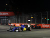 GP SINGAPORE, 20.09.2015 - Gara, Marcus Ericsson (SUE) Sauber C34 davanti a Jenson Button (GBR)  McLaren Honda MP4-30.