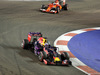 GP SINGAPORE, 20.09.2015 - Gara, Daniel Ricciardo (AUS) Red Bull Racing RB11 davanti a Kimi Raikkonen (FIN) Ferrari SF15-T