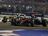 GP SINGAPORE, 20.09.2015 - Gara, Fernando Alonso (ESP) McLaren Honda MP4-30 e Romain Grosjean (FRA) Lotus F1 Team E23