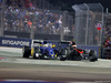 GP SINGAPORE, 20.09.2015 - Gara, Marcus Ericsson (SUE) Sauber C34 e Jenson Button (GBR)  McLaren Honda MP4-30.