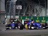 GP SINGAPORE, 20.09.2015 - Gara, Marcus Ericsson (SUE) Sauber C34 e Felipe Nasr (BRA) Sauber C34