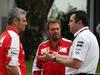 GP SINGAPORE, 17.09.2015 - Maurizio Arrivabene (ITA) Ferrari Team Principal e Eric Boullier (FRA) McLaren Racing Director.