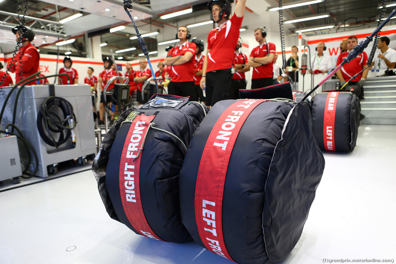 GP SINGAPORE, 19.09.2015 - Prove Libere 3, Manor Marussia F1 Team garage