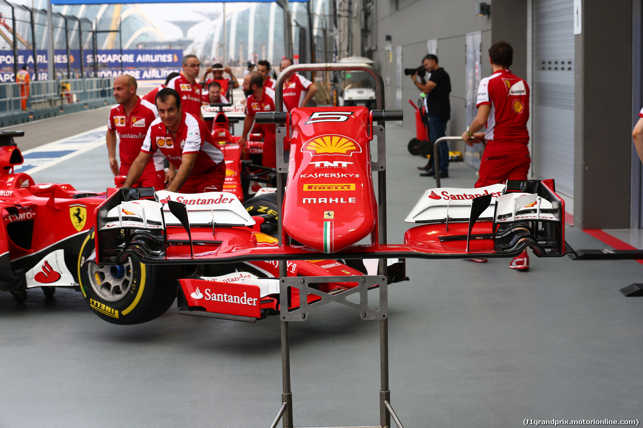 GP SINGAPORE, 19.09.2015 - Prove Libere 3, Ferrari meccanici