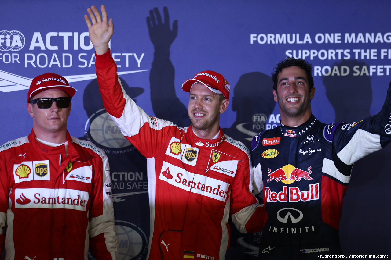 GP SINGAPORE, 19.09.2015 - Qualifiche, (L-R) terzo Kimi Raikkonen (FIN) Ferrari SF15-T, Sebastian Vettel (GER) Ferrari SF15-T pole position e secondo Daniel Ricciardo (AUS) Red Bull Racing RB11