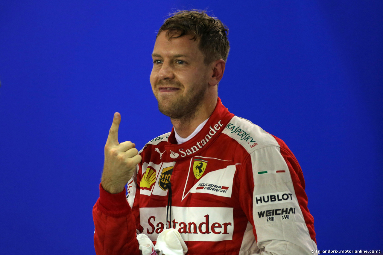 GP SINGAPORE, 19.09.2015 - Qualifiche, Sebastian Vettel (GER) Ferrari SF15-T pole position