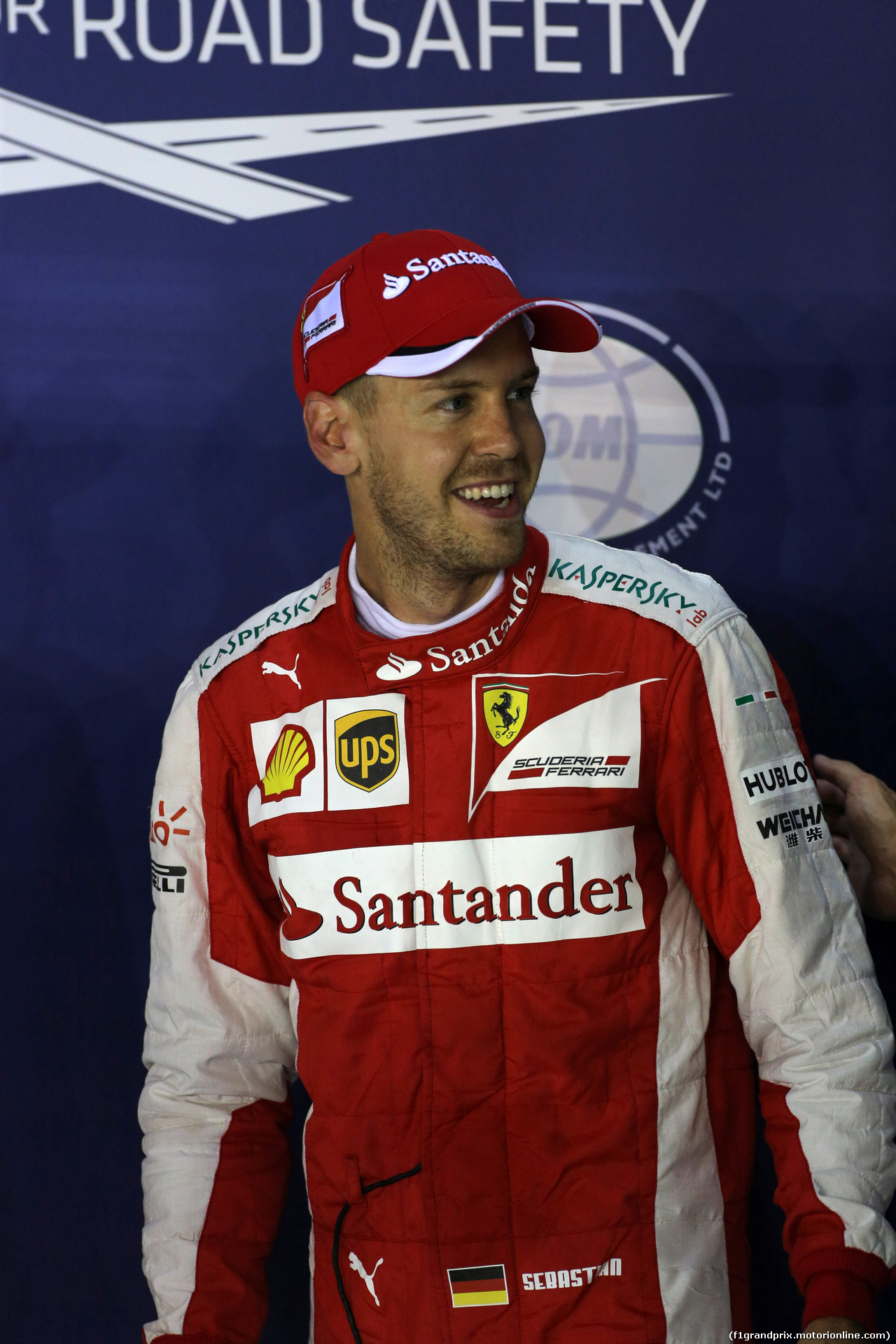 GP SINGAPORE, 19.09.2015 - Qualifiche, Sebastian Vettel (GER) Ferrari SF15-T pole position