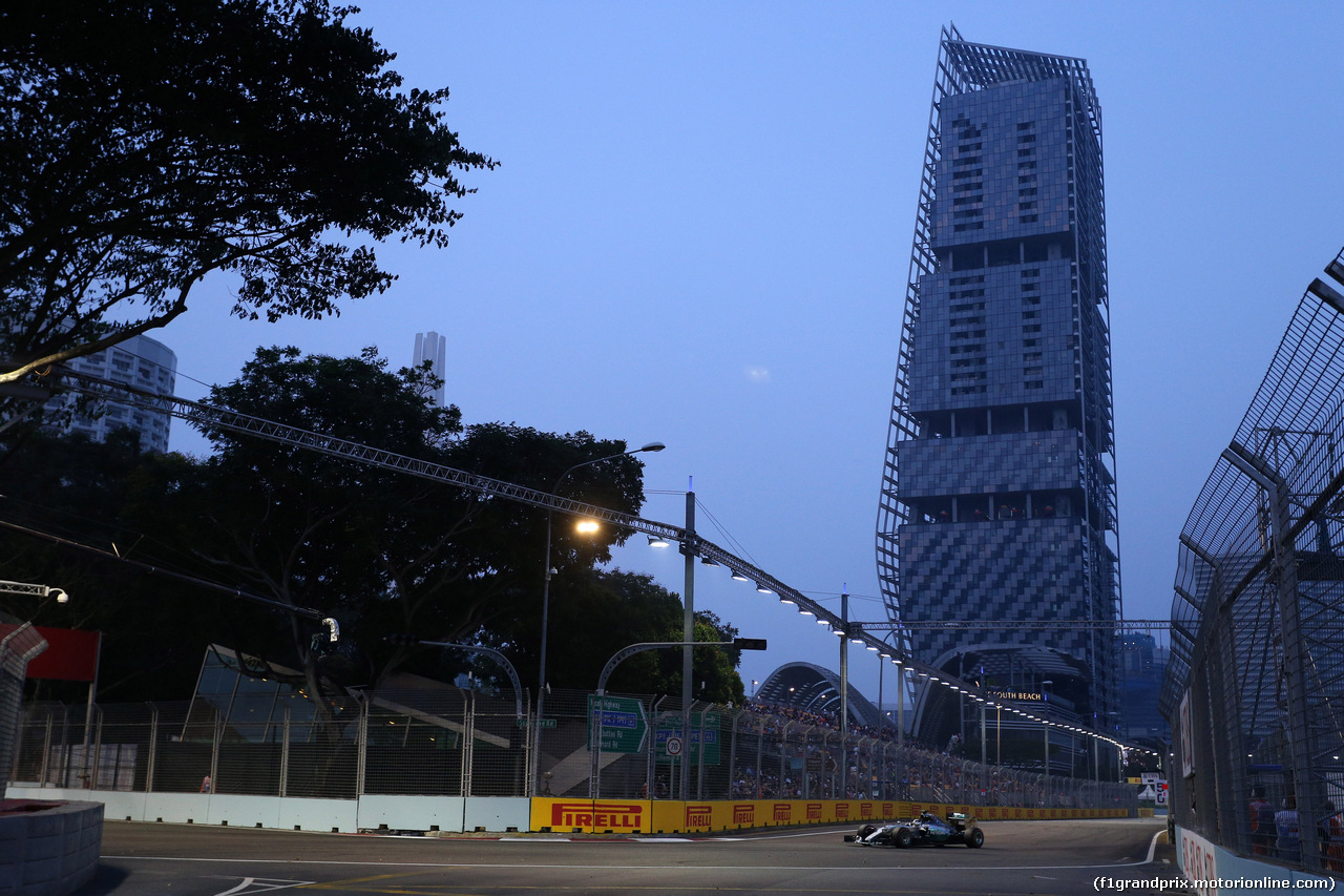 GP SINGAPORE, 19.09.2015 - Prove Libere 3, Lewis Hamilton (GBR) Mercedes AMG F1 W06