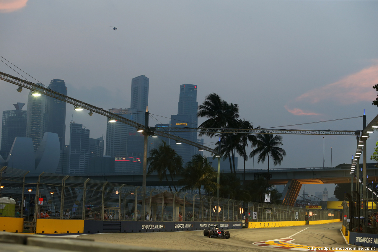 GP SINGAPORE, 19.09.2015 - Prove Libere 3, Jenson Button (GBR)  McLaren Honda MP4-30.
