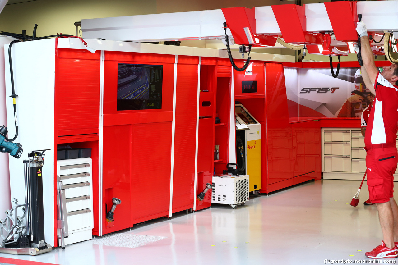 GP SINGAPORE, 19.09.2015 - Prove Libere 3, Ferrari garage