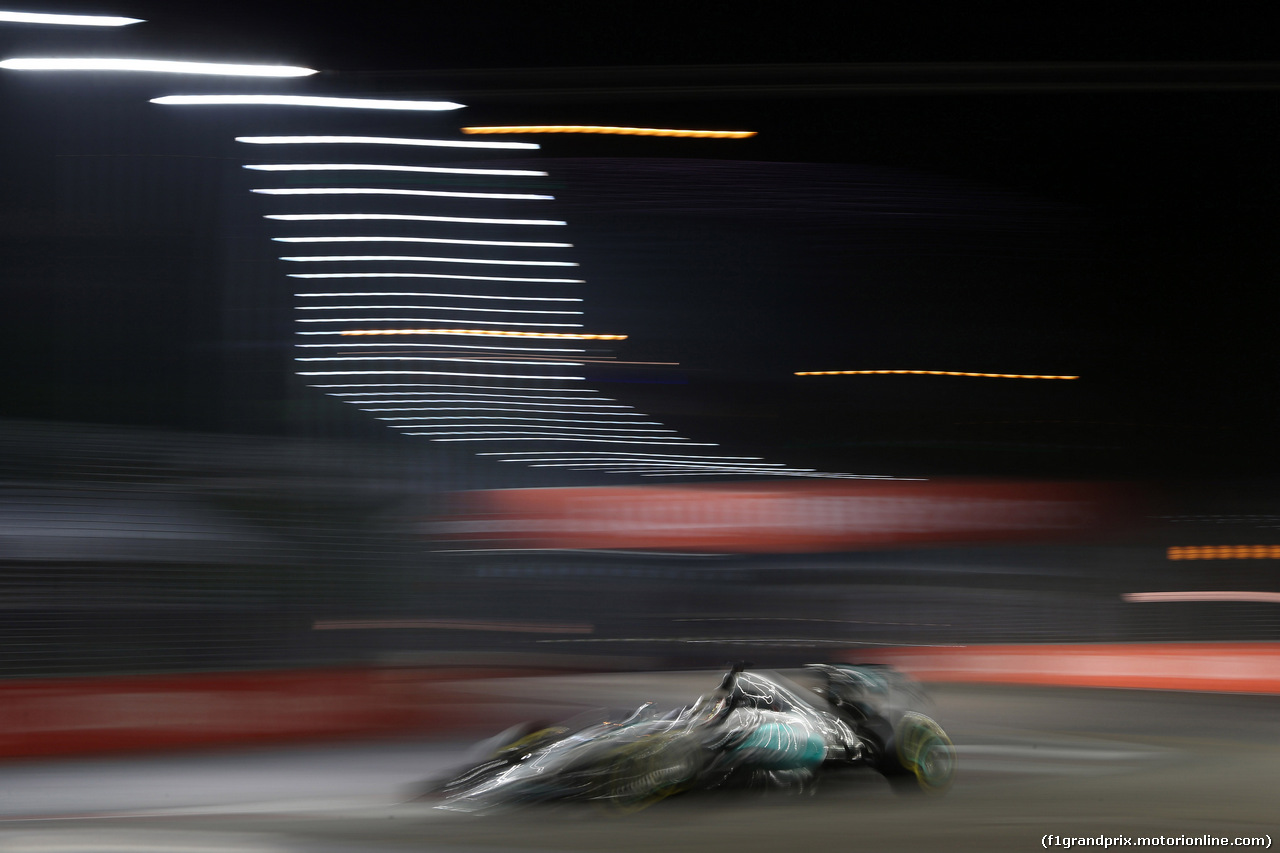 GP SINGAPORE, 19.09.2015 - Qualifiche, Lewis Hamilton (GBR) Mercedes AMG F1 W06