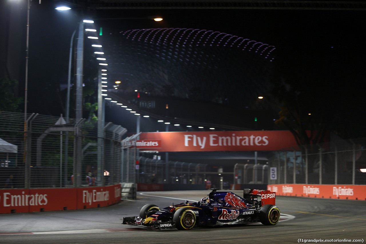 GP SINGAPORE, 19.09.2015 - Qualifiche, Max Verstappen (NED) Scuderia Toro Rosso STR10