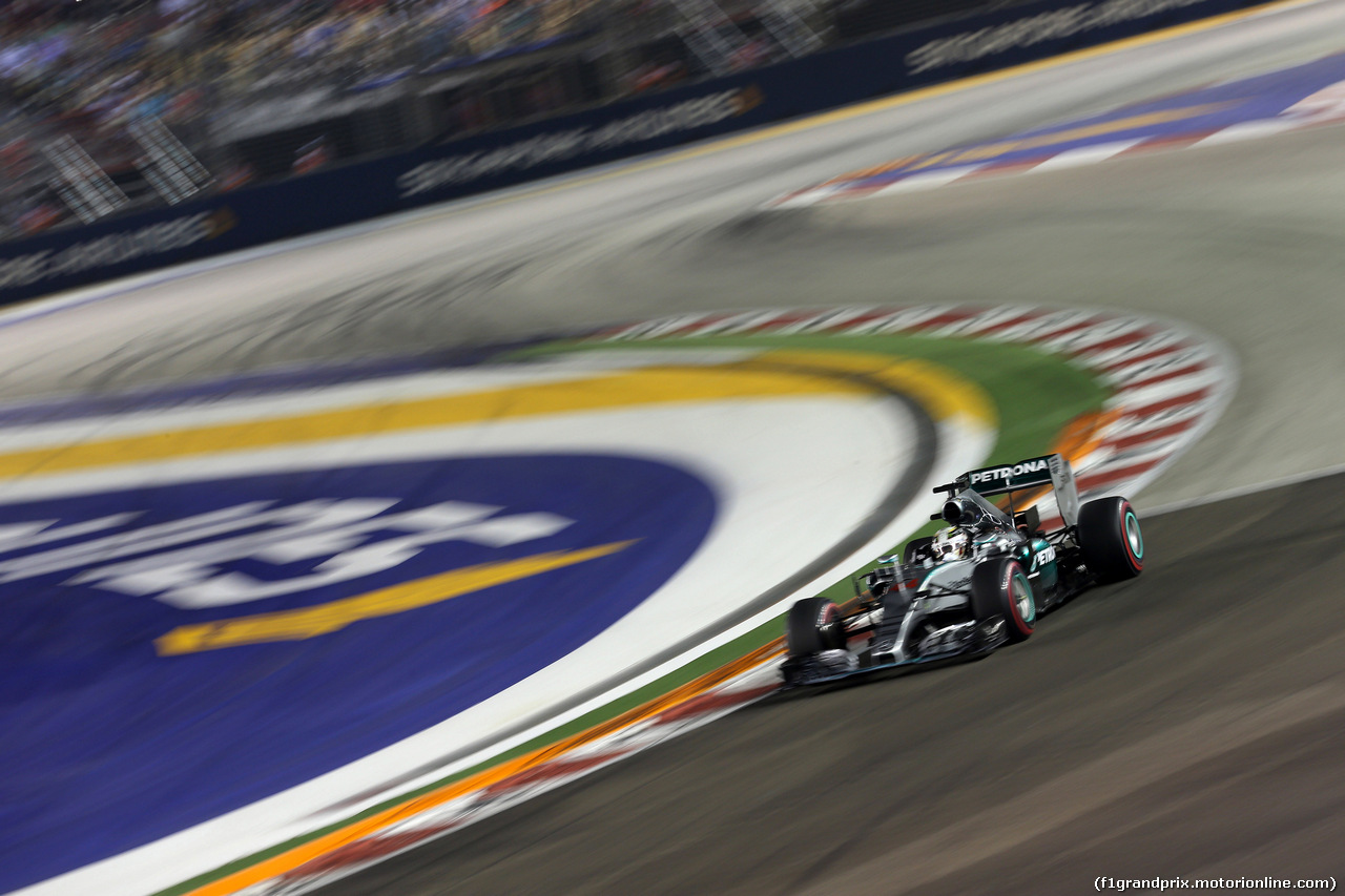GP SINGAPORE, 19.09.2015 - Qualifiche, Lewis Hamilton (GBR) Mercedes AMG F1 W06