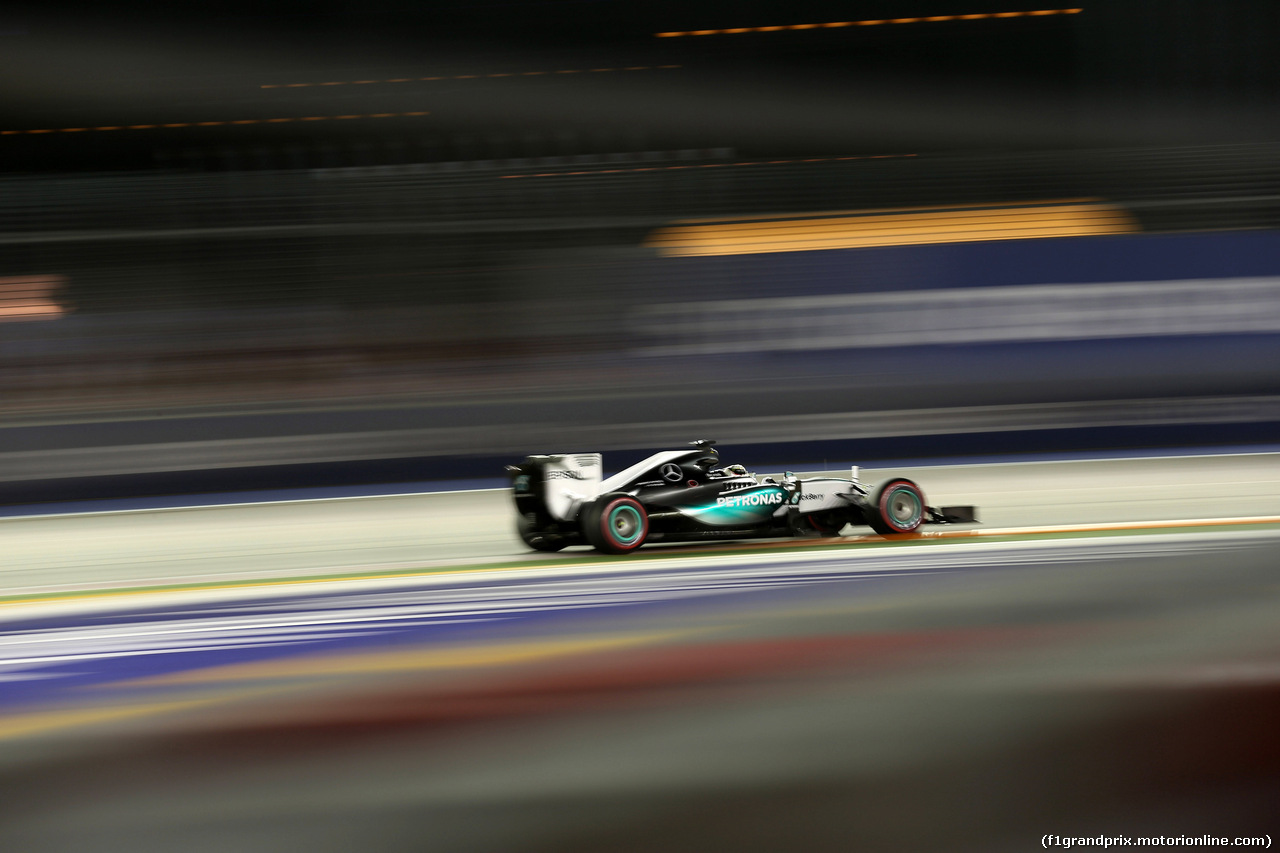 GP SINGAPORE, 19.09.2015 - Qualifiche, Lewis Hamilton (GBR) Mercedes AMG F1 W06