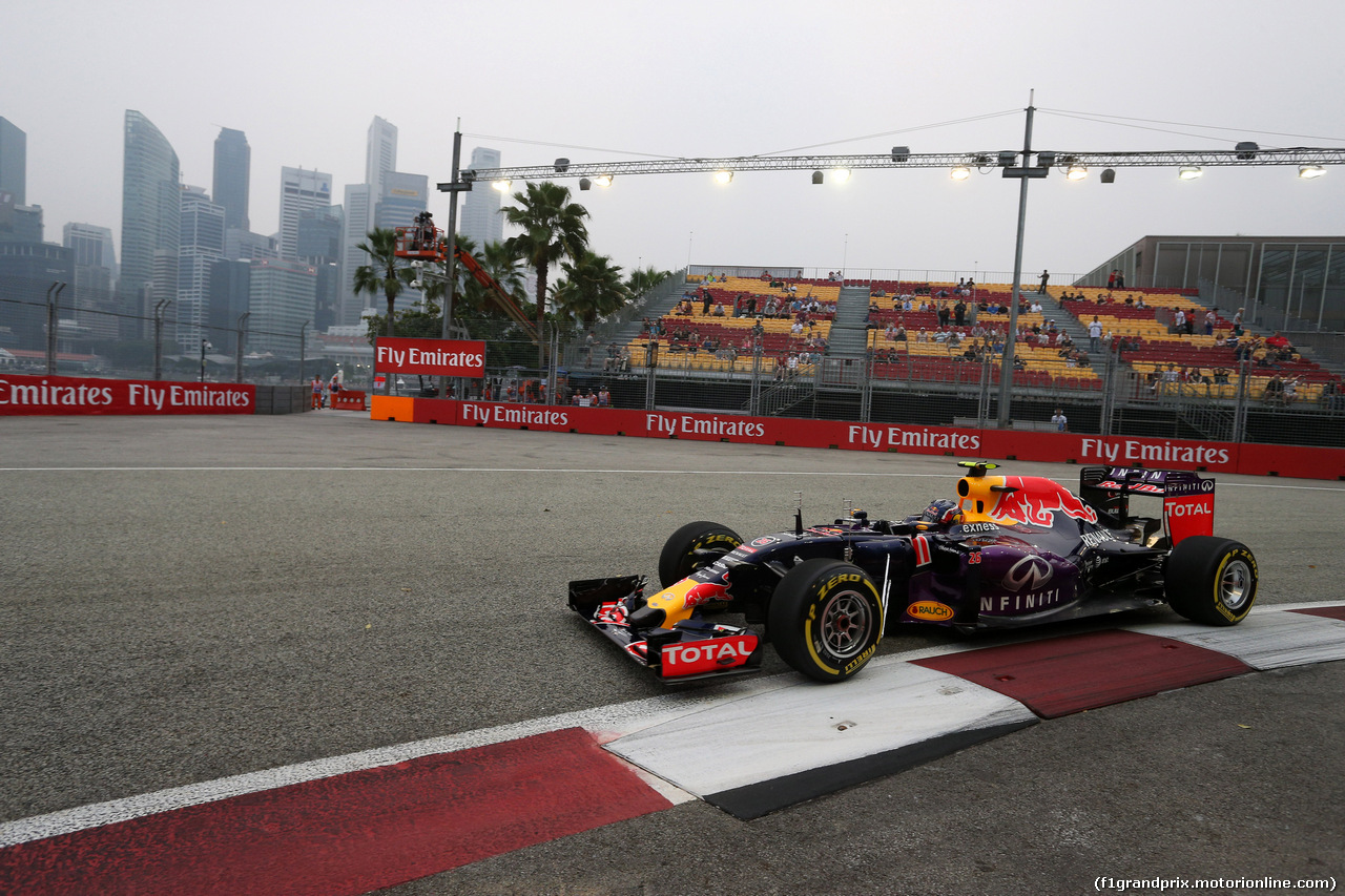 GP SINGAPORE, 18.09.2015 - Prove Libere 1, Daniil Kvyat (RUS) Red Bull Racing RB11