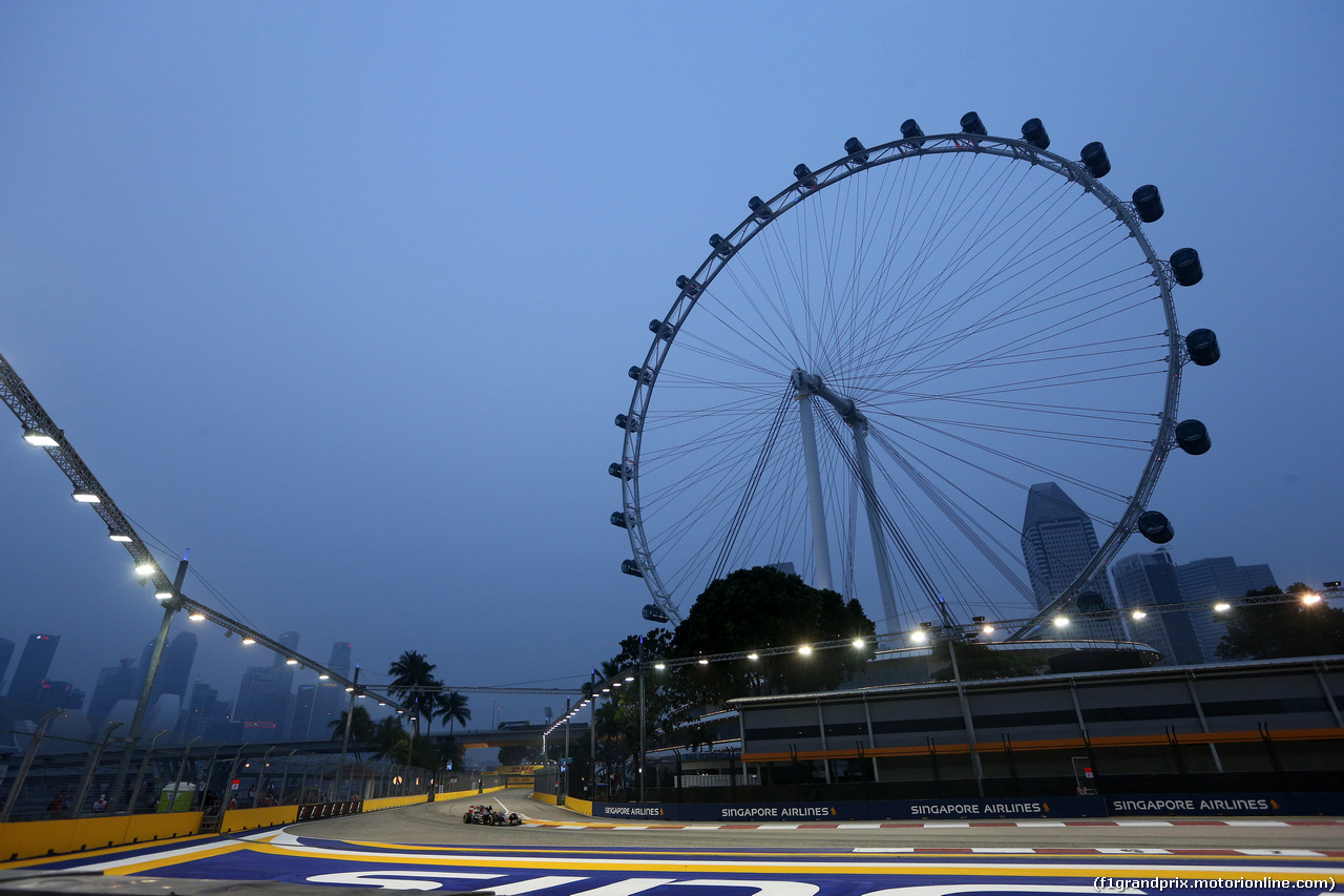 GP SINGAPORE, 18.09.2015 - Prove Libere 1, Carlos Sainz Jr (ESP) Scuderia Toro Rosso STR10