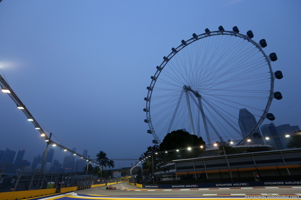 GP SINGAPORE, 18.09.2015 - Prove Libere 1, Sebastian Vettel (GER) Ferrari SF15-T