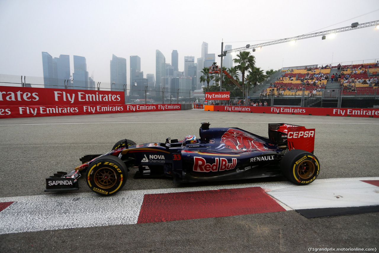 GP SINGAPORE, 18.09.2015 - Prove Libere 1, Max Verstappen (NED) Scuderia Toro Rosso STR10