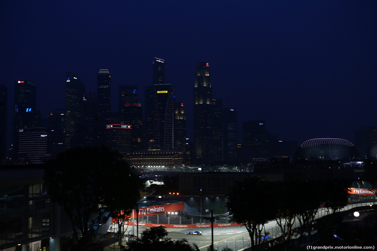 GP SINGAPORE, 18.09.2015 - Prove Libere 1, Marcus Ericsson (SUE) Sauber C34