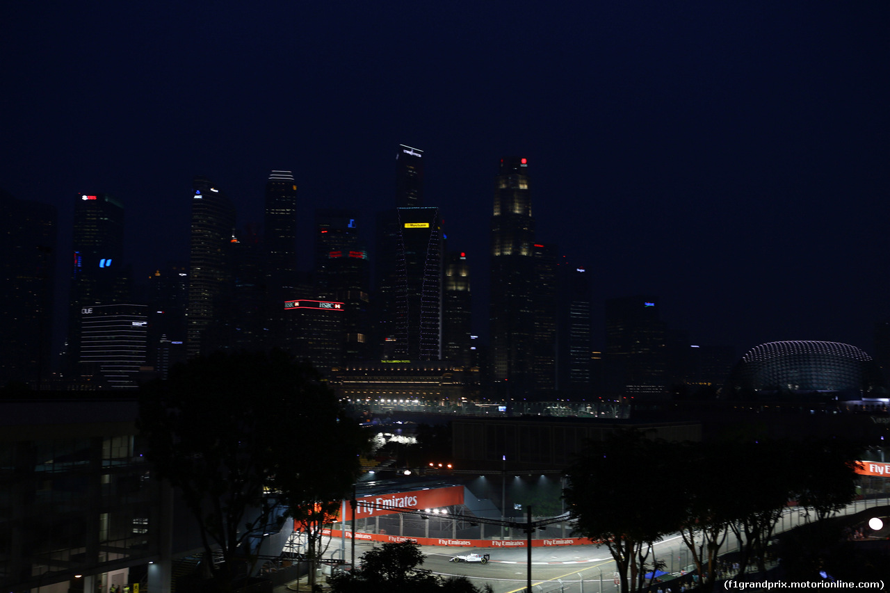 GP SINGAPORE, 18.09.2015 - Prove Libere 1, Valtteri Bottas (FIN) Williams F1 Team FW37