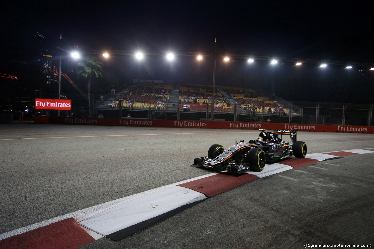 GP SINGAPORE, 18.09.2015 - Prove Libere 1, Sergio Perez (MEX) Sahara Force India F1 VJM08