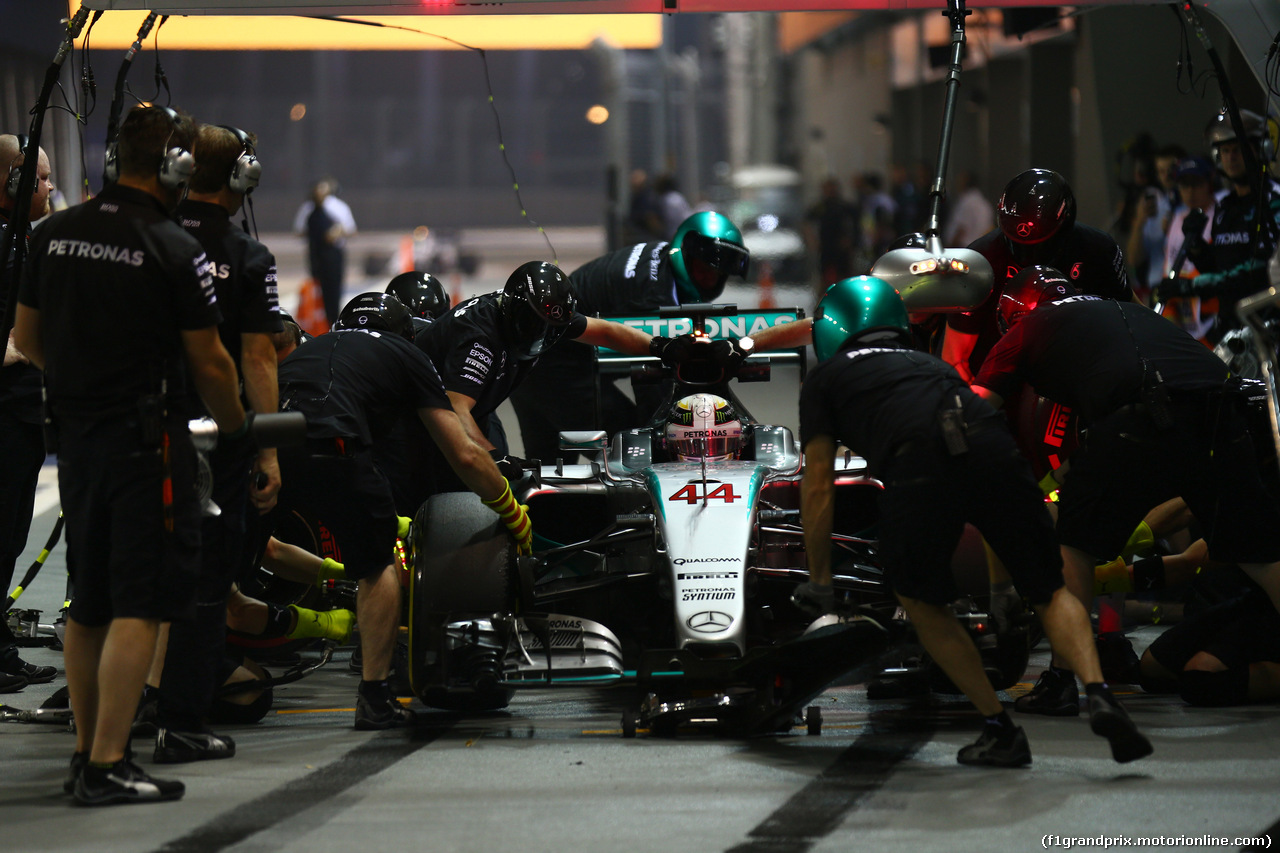 GP SINGAPORE, 18.09.2015 - Prove Libere 2, Lewis Hamilton (GBR) Mercedes AMG F1 W06