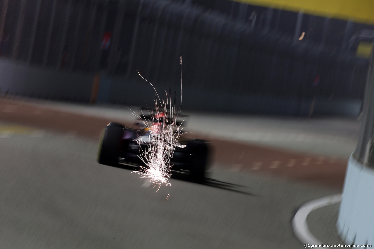 GP SINGAPORE, 18.09.2015 - Prove Libere 2, Daniel Ricciardo (AUS) Red Bull Racing RB11