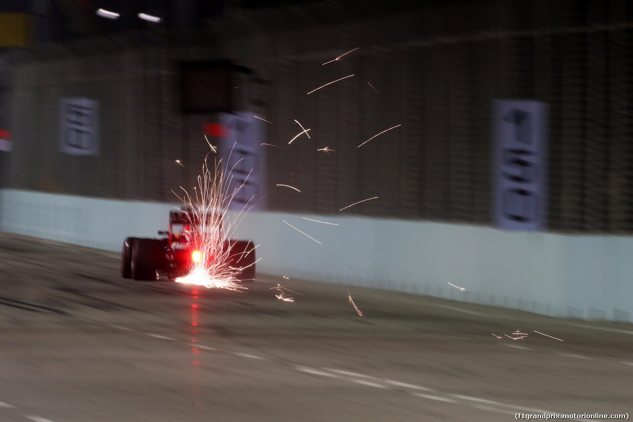 GP SINGAPORE, 18.09.2015 - Prove Libere 2, Daniel Ricciardo (AUS) Red Bull Racing RB11