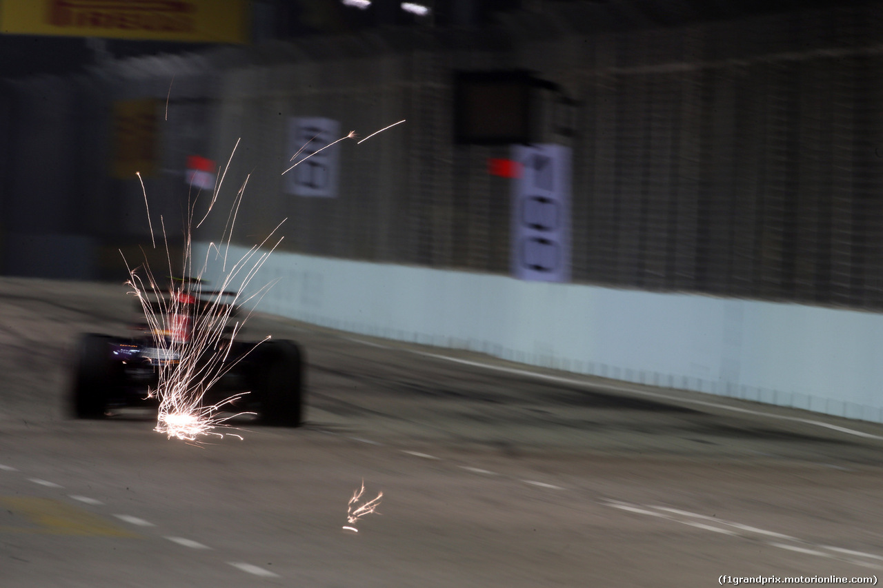 GP SINGAPORE, 18.09.2015 - Prove Libere 2, Daniil Kvyat (RUS) Red Bull Racing RB11
