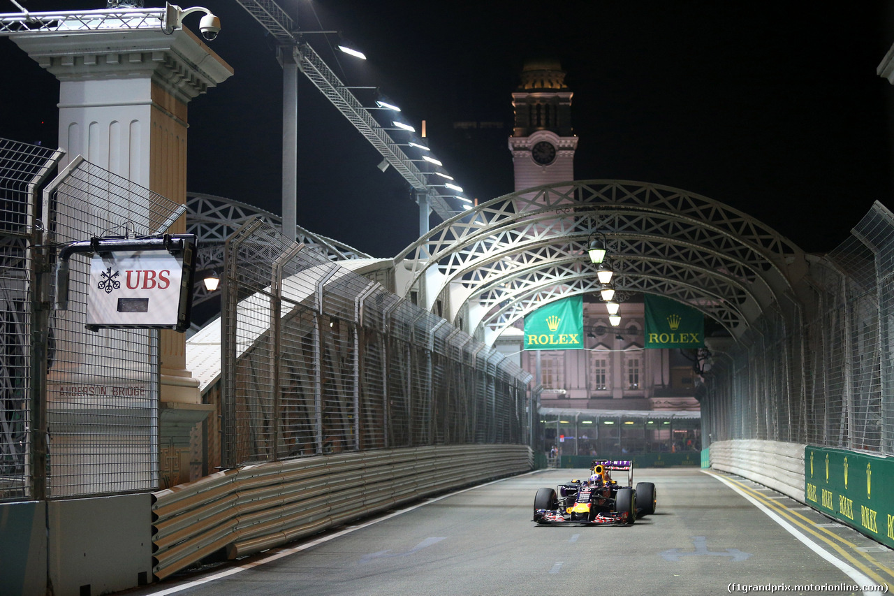 GP SINGAPORE, 18.09.2015 - Prove Libere 2, Daniel Ricciardo (AUS) Red Bull Racing RB11
