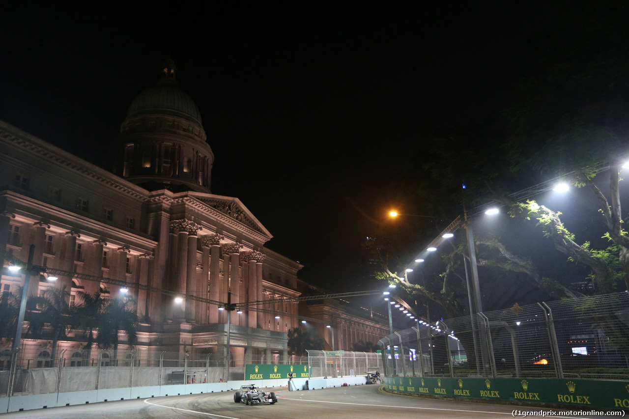 GP SINGAPORE, 18.09.2015 - Prove Libere 2, Lewis Hamilton (GBR) Mercedes AMG F1 W06