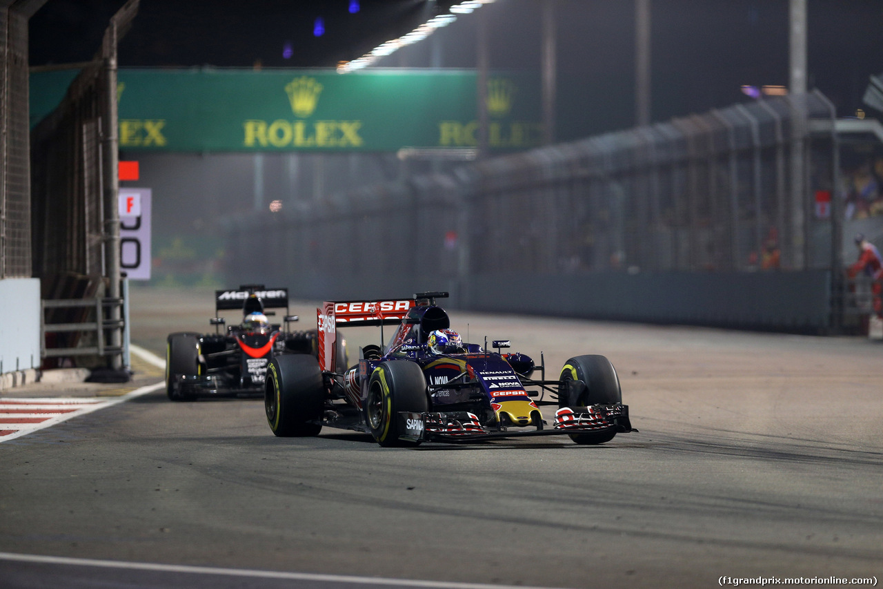GP SINGAPORE, 18.09.2015 - Prove Libere 2, Max Verstappen (NED) Scuderia Toro Rosso STR10 e Fernando Alonso (ESP) McLaren Honda MP4-30