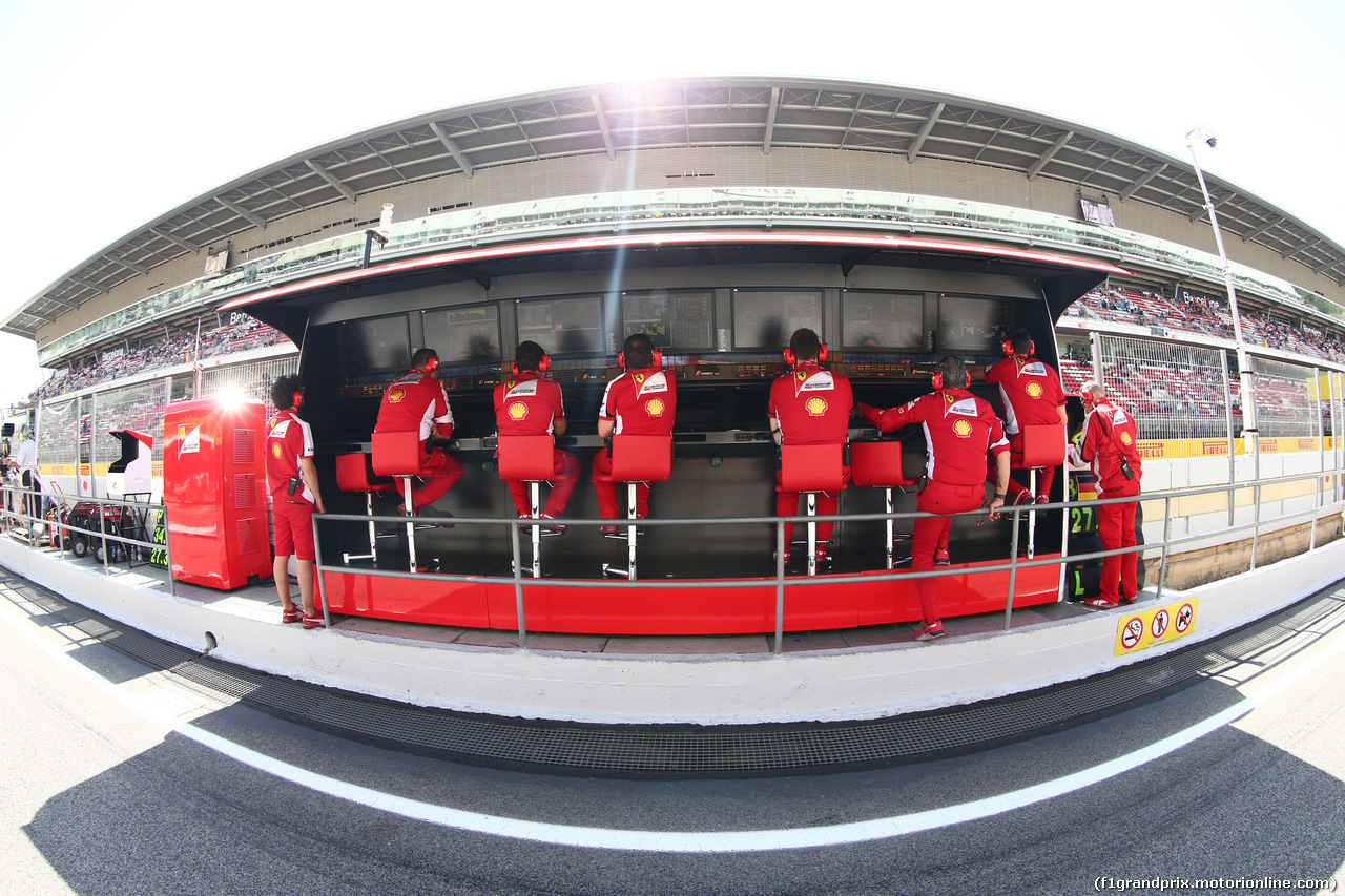 GP SPAGNA, 09.05.2015- Free practice 3, Ferrari pitwall