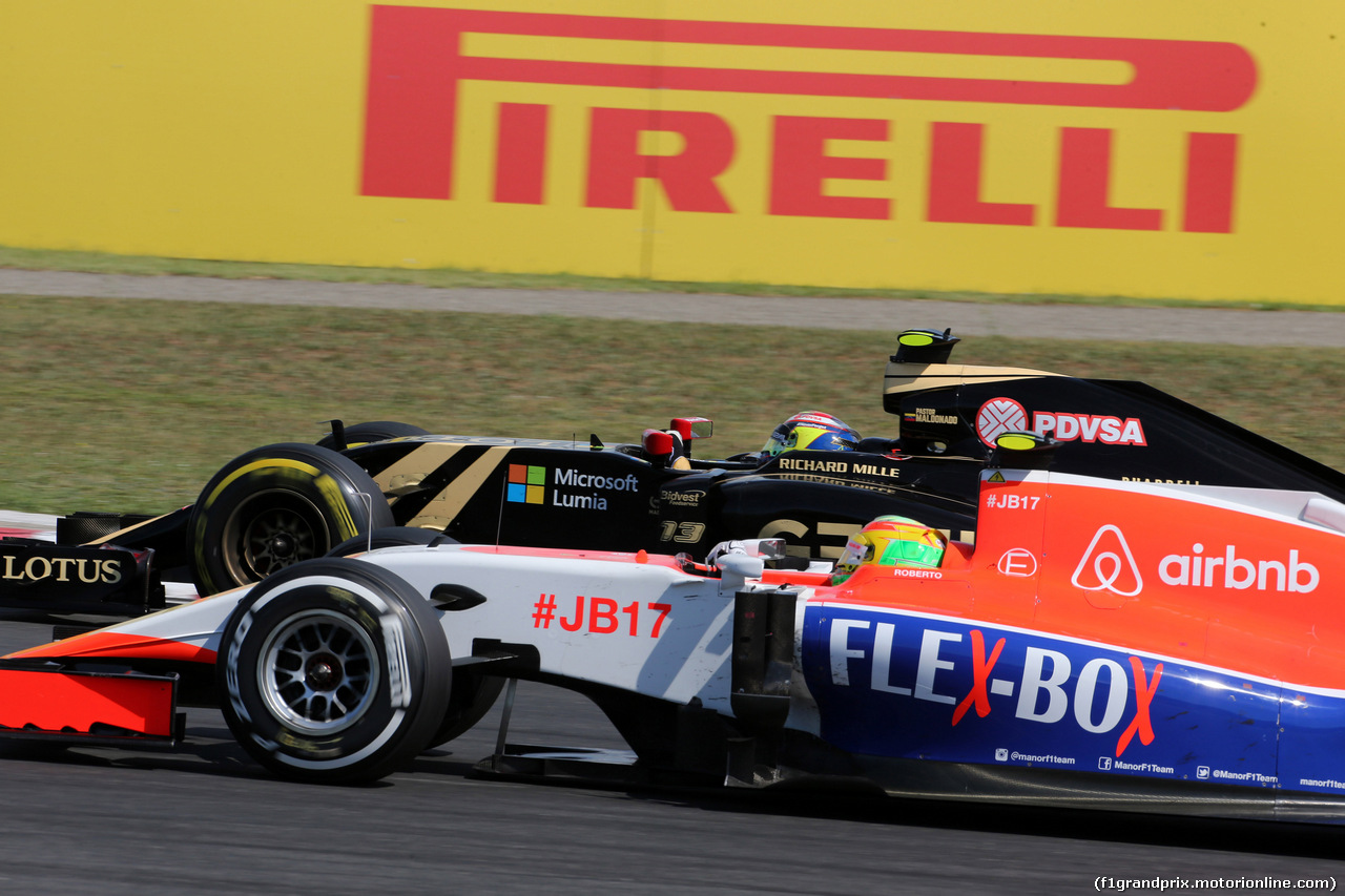 GP UNGHERIA, 26.07.2015 - Gara, Roberto Merhi (ESP) Manor Marussia F1 Team e Pastor Maldonado (VEN) Lotus F1 Team E23
