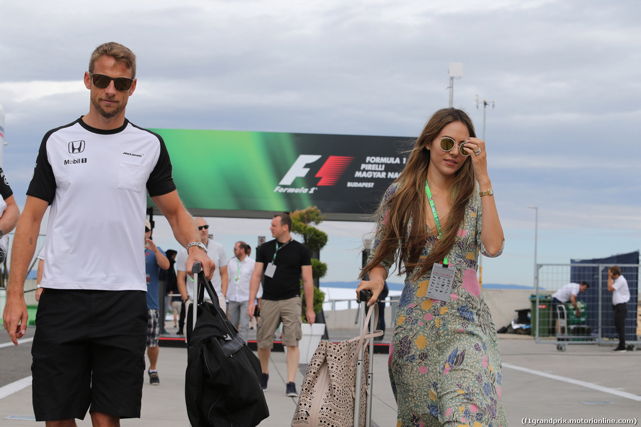 GP UNGHERIA, 26.07.2015 - Jenson Button (GBR)  McLaren Honda MP4-30. e sua moglie Jessica Michibata (GBR)