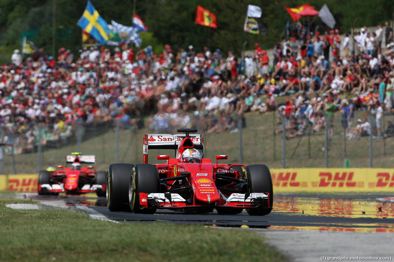 GP UNGHERIA, 26.07.2015 - Gara, Sebastian Vettel (GER) Ferrari SF15-T davanti a Kimi Raikkonen (FIN) Ferrari SF15-T