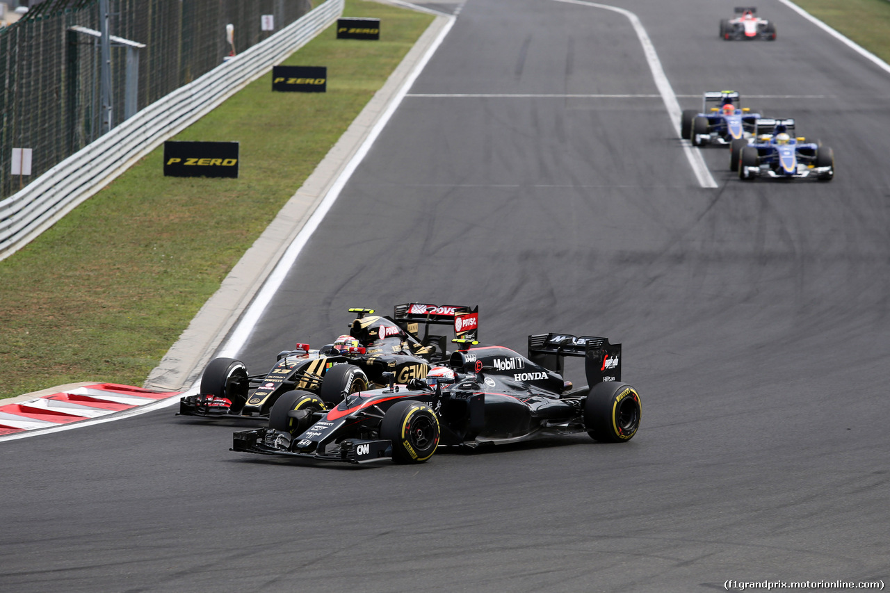 GP UNGHERIA, 26.07.2015 - Gara, Pastor Maldonado (VEN) Lotus F1 Team E23 e Jenson Button (GBR)  McLaren Honda MP4-30.