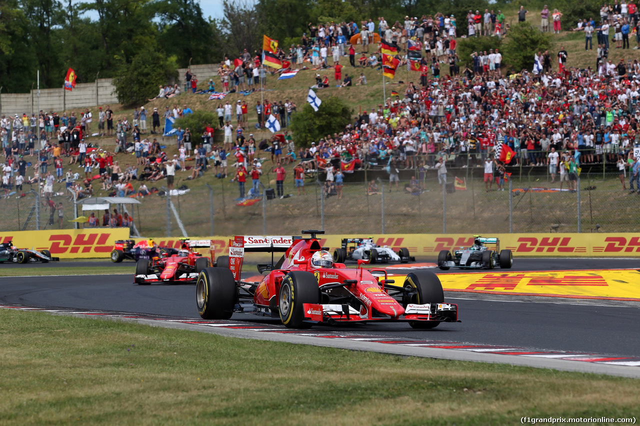 GP UNGHERIA, 26.07.2015 - Gara, Sebastian Vettel (GER) Ferrari SF15-T davanti a Kimi Raikkonen (FIN) Ferrari SF15-T