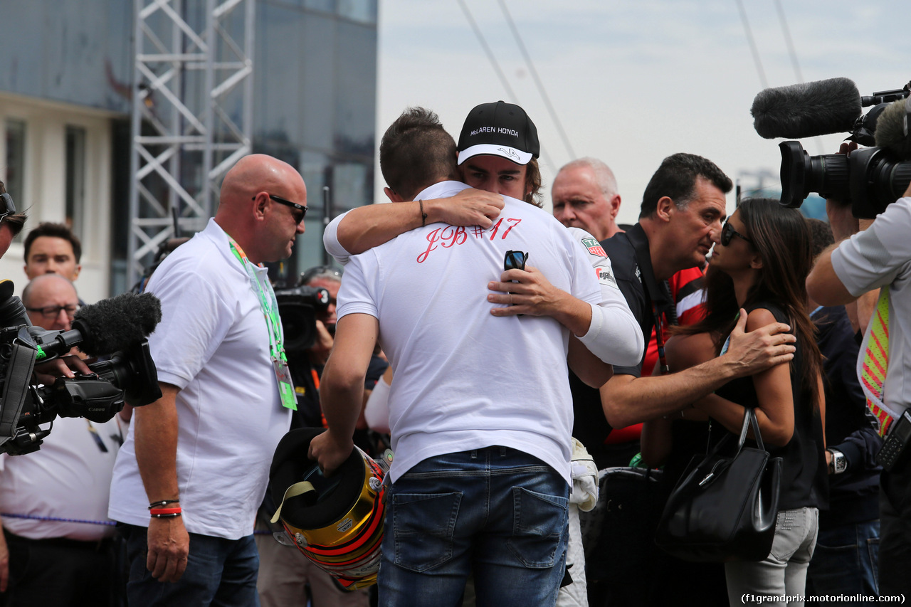 GP UNGHERIA, 26.07.2015 - Gara, Fernando Alonso (ESP) McLaren Honda MP4-30 e the brother of Jules Bianchi (FRA)