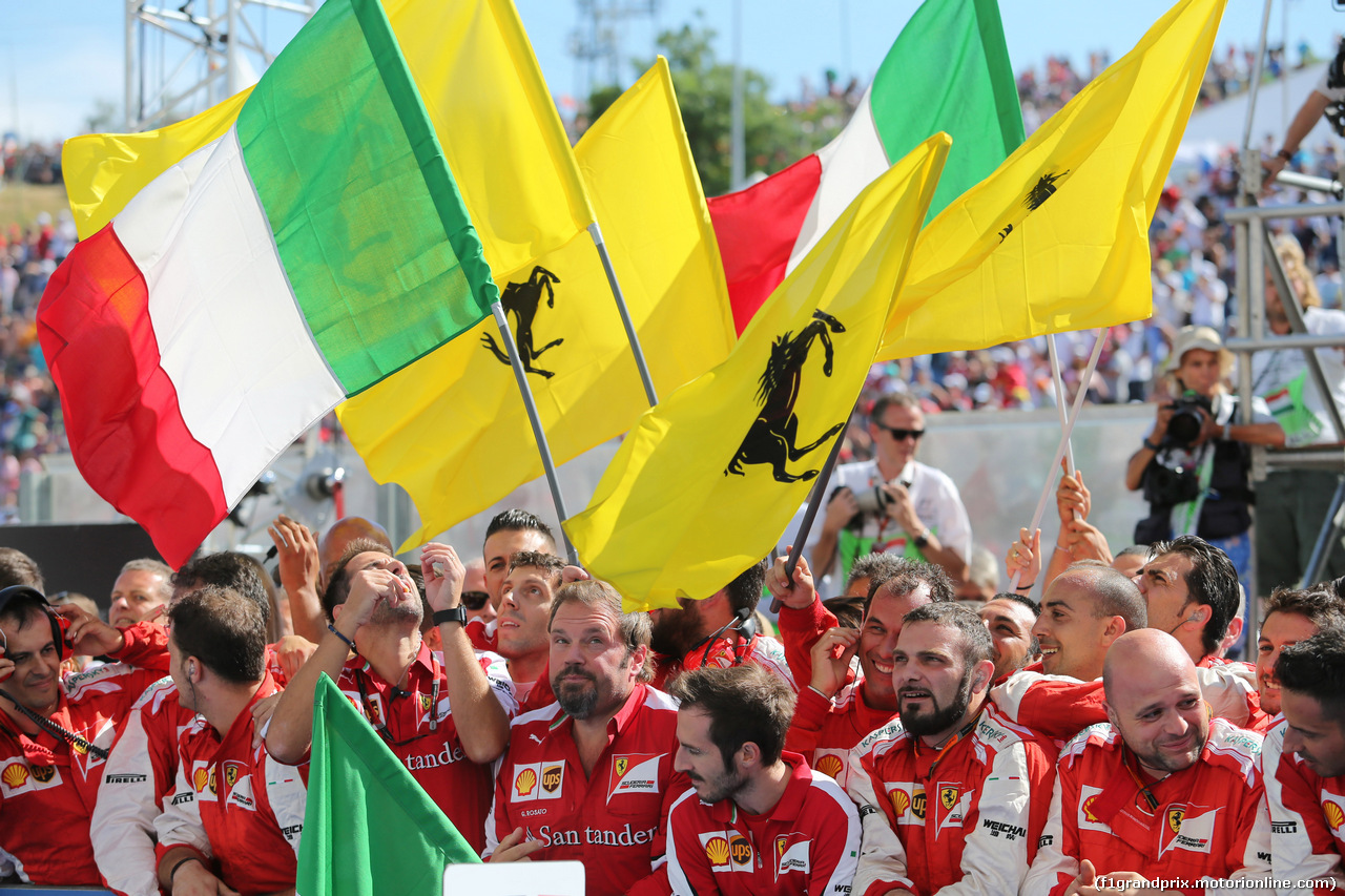 GP UNGHERIA, 26.07.2015 - Gara, Team Ferrari celebrates the Sebastian Vettel (GER) Ferrari SF15-T victory