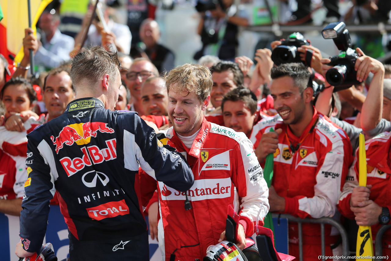 GP UNGHERIA, 26.07.2015 - Gara, Sebastian Vettel (GER) Ferrari SF15-T vincitore e secondo Daniil Kvyat (RUS) Red Bull Racing RB11
